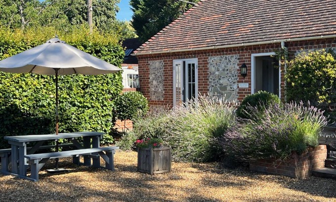 Winterbourne Earls House | Stonehenge Cottages