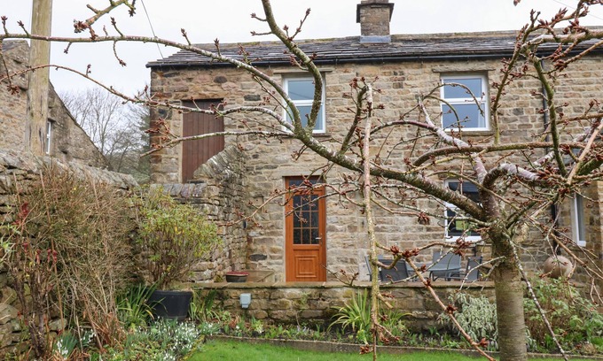 Muker Cottage | STONELEIGH COTTAGE, family friendly, with a garden in Muker