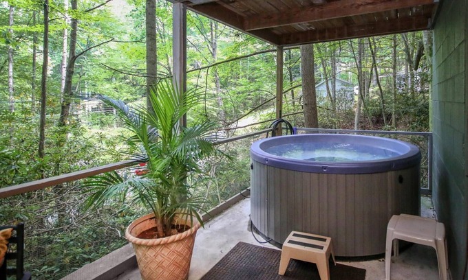 Penrose House | Stoney Brook Cottage - Hot Tub - Grill - Fireplace - WiFi - Pets OK