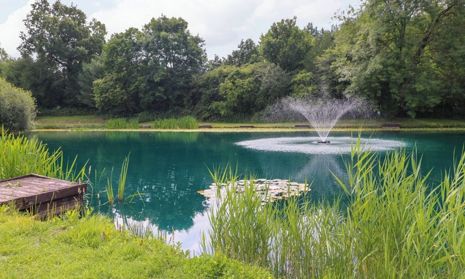 Swannington Cottage | STORK LODGE, family friendly, with hot tub in Coalville