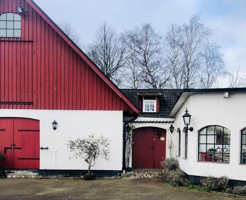 Hollviken Apartment | Stort rymligt boende med två sovrum och pentry i lantlig miljö