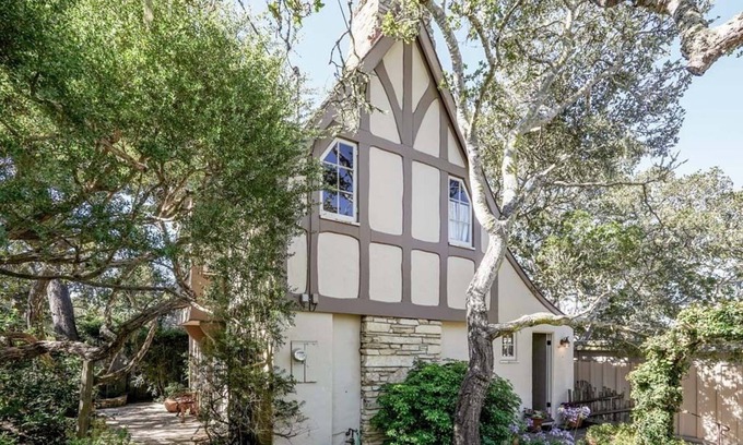 Northeast Carmel House | Storybook Cottage Downtown Carmel