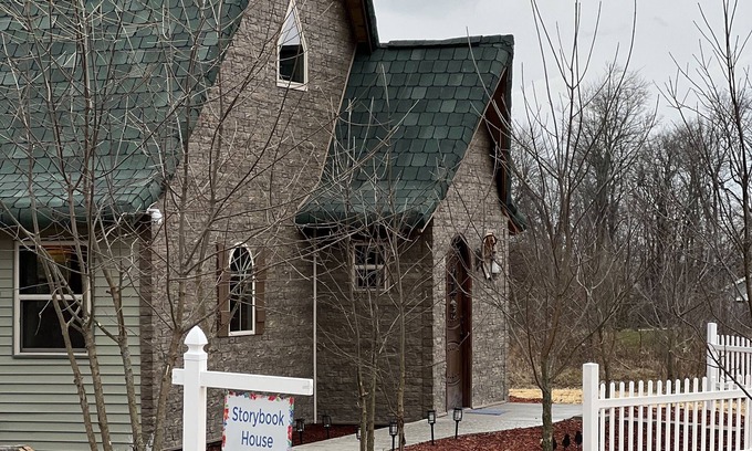 Lyons Cottage | Storybook House - A Fairy Tale Themed Cottage