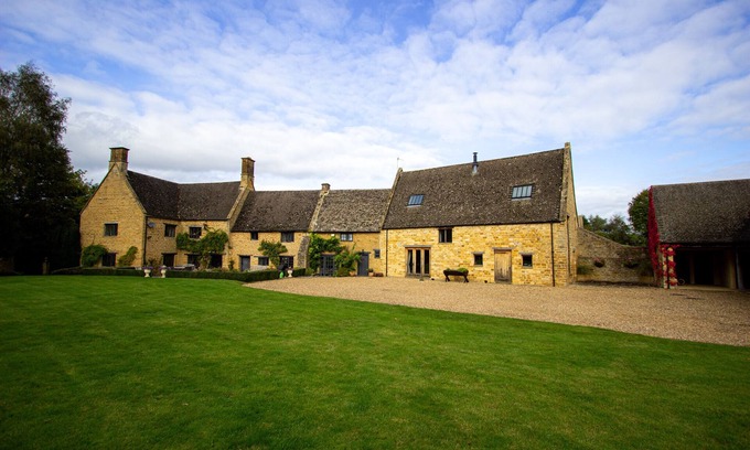 Whichford House | Stourton Manor - Cotswolds Manor House Over 4 Acres