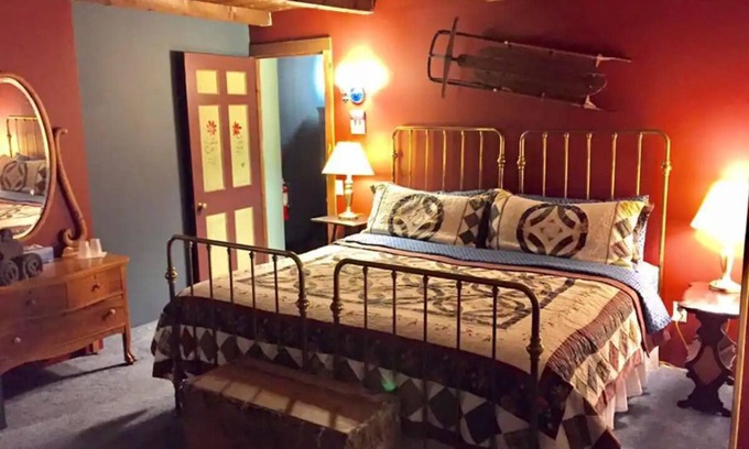 Waterbury Cabin | Stowe Austrian Chalet