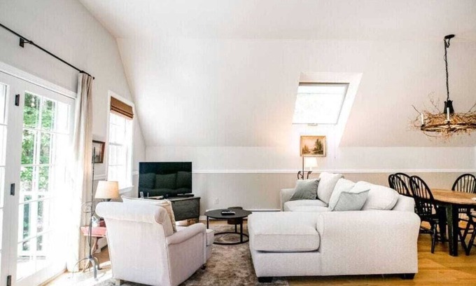 Stowe Hollow Apartment | Stowe-Away B-1 bedroom Luxury Apartment