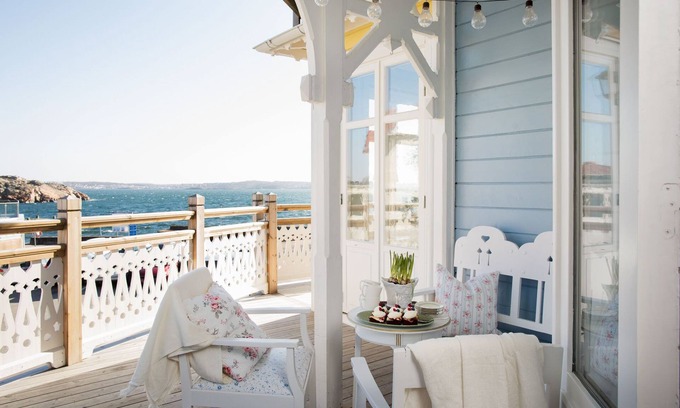 Lysekil Hotel | Strandflickornas Annex Gula Villan