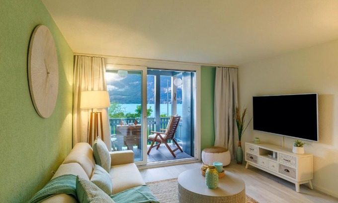 Darligen Apartment | Strandhüsli directly on lake Thun