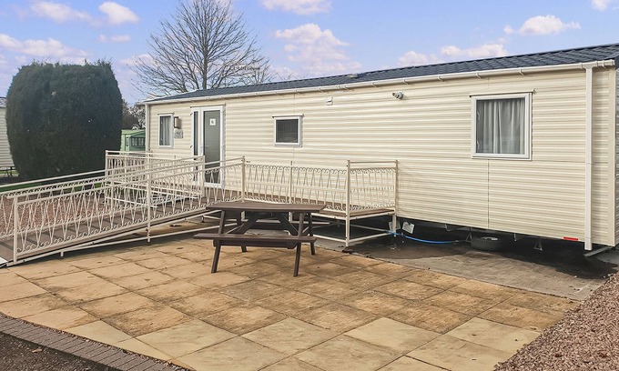 Tiddington House | Stratford Caravan WCF (Pet)
