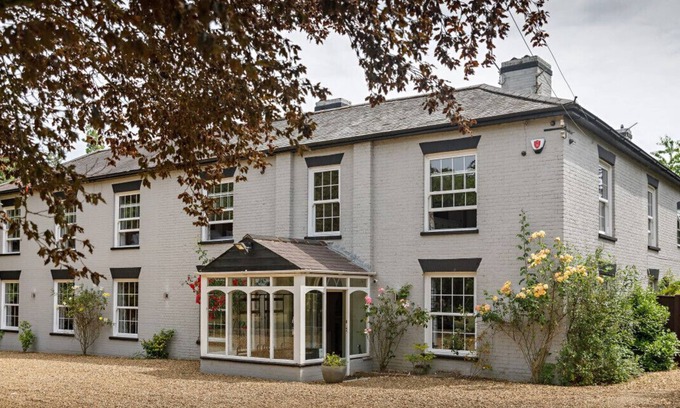 Norwich House | Stubbs House, Loddon, sleeps 20, 2 hot tubs