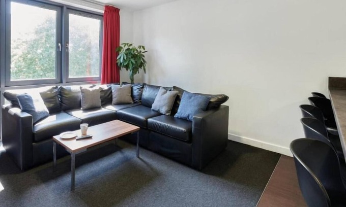 Coventry Apartment | Student Only - Pleasant room near Coventry transport museum
