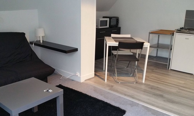 Meung-sur-Loire Apartment | Studio 1st floor on the route des châteaux - Meung