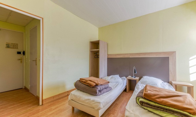 Arvillard Apartment | Studio '214' with shared pool, shared terrace and Wi-Fi