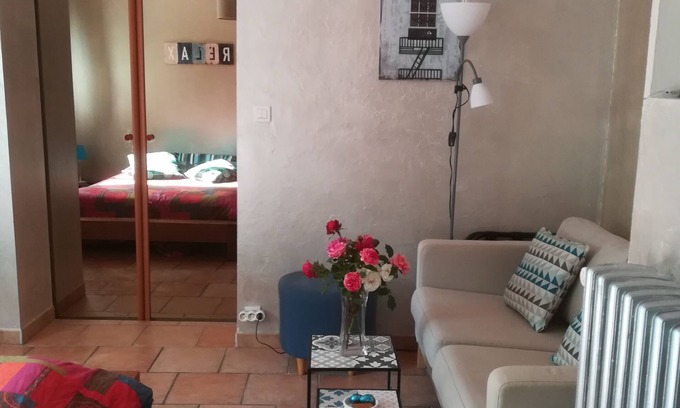 Meyreuil Apartment | STUDIO 25 M2 in villa with swimming pool near Aix