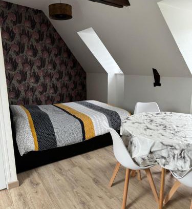 Mayenne Apartment | Studio 3ème étage - Centre-ville - Local vélos disponible