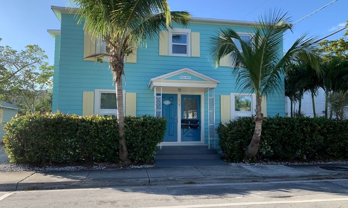 Parrot Cove Apartment | Studio #3 - 2 blocks to Downtown Lake Worth Beach