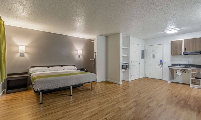 Northwest Dallas Hotel | Studio 6 Dallas, TX