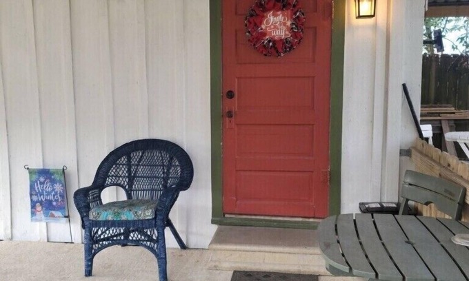 Breaux Bridge Apartment | Studio A. Katie & Steve Riley Apartment