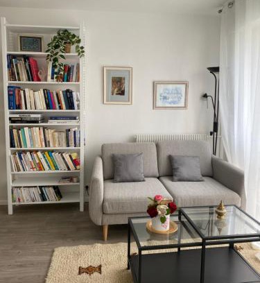 Quartier de l'Ecole-Militaire Apartment | Studio Angela proche Tour Eiffel