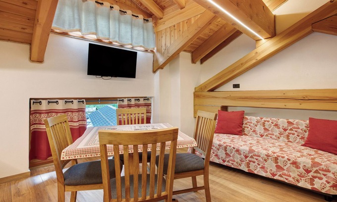 Cerisey Apartment | Studio Apartment 'Aux Pieds Du Malatra' 1' with Wi-Fi
