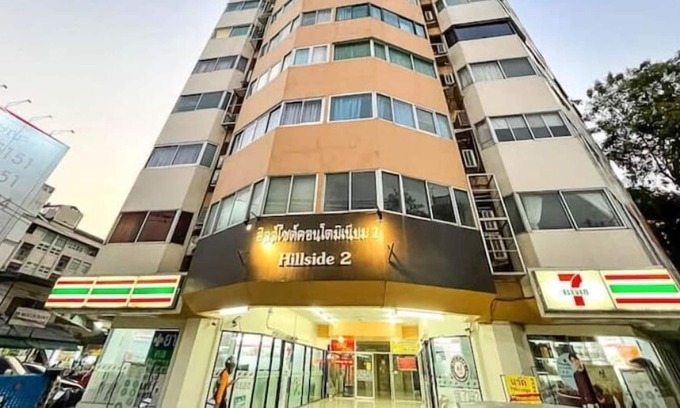 Tha Sala Apartment | Studio Apartment with Balcony in Center of Nimman