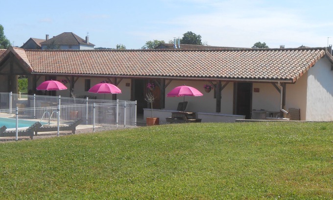 Abjat-sur-Bandiat Apartment | Studio apartment Rose in the Dordogne, with swimming pool & magnificent view