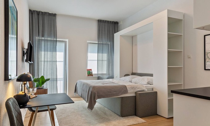 Muehldorf am Inn Apartment | Studio Apartment 'Deluxe Apartment No. 4' with Wi-Fi