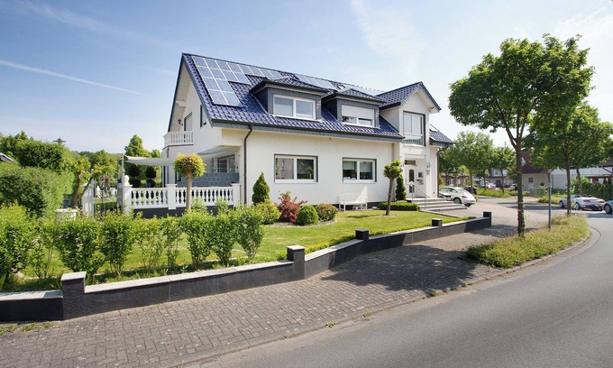 Welver Apartment | Studio Apartment "A Bed in the Cornfield in the Basement" with Front Garden & Wi-Fi