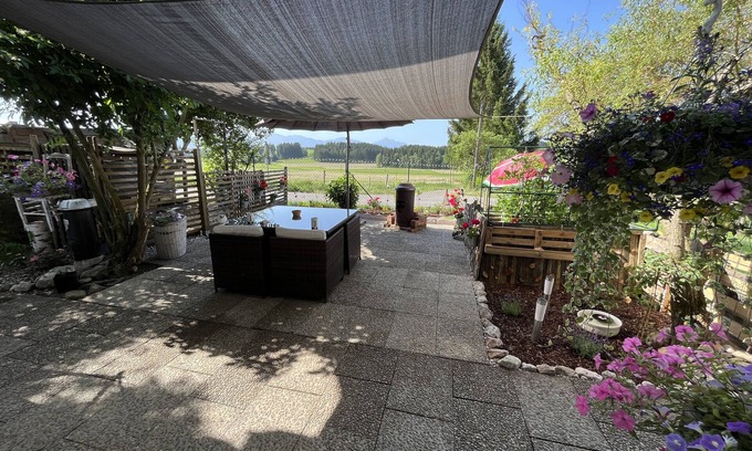 Bernbeuren Apartment | Studio apartment 'Allgäu Pension Ab In Den Süden' with Mountain View, Shared Terrace and Wi-Fi