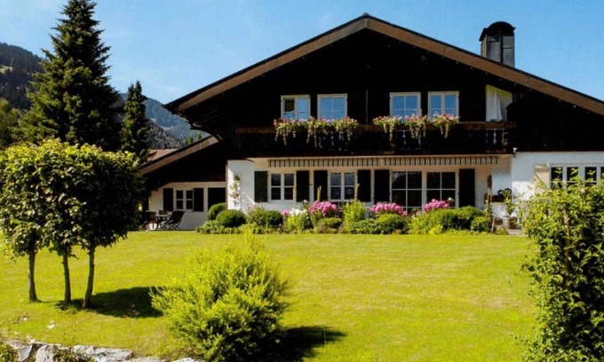 Bolsterlang Apartment | Studio Apartment 'Appartement Braun 3' with Mountain View, Balcony and Wi-Fi