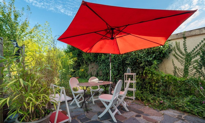 Brech Apartment | Studio Apartment 'Dans Maison Proche Gare' with Shared Terrace, Shared Garden and Wi-Fi
