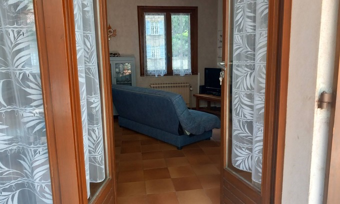Vienne Apartment | Studio Apartment 'Maupas' with Shared Terrace and Wi-Fi
