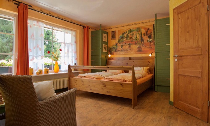 Blasiwald Apartment | Studio Apartment 'Mit Balkon Und Du' with Mountain View, Shared Terrace and Wi-Fi