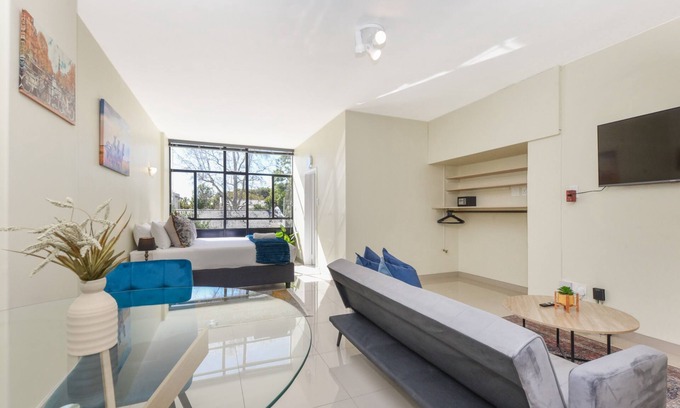 Greater Johannesburg Metropolitan Area Apartment | Studio Apartment Perfect Location