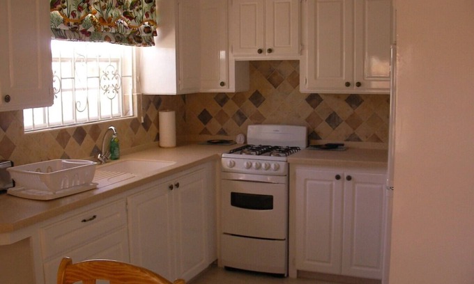 West Coast Apartment | Studio Apartment Plover Court Apartments