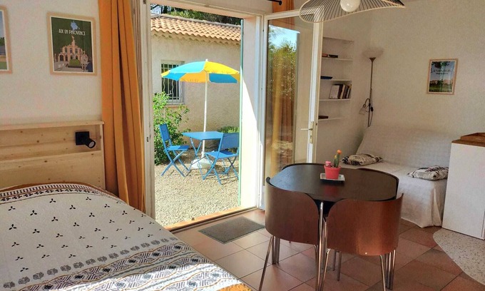 Pertuis Apartment | Studio au Calme au Milieu des Pins Avec les Oiseaux et les Écureuils