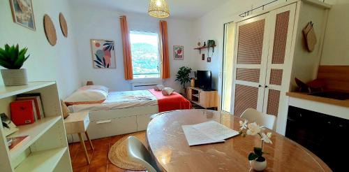 Digne-les-Bains Apartment | Studio au calme vue montagne "Petit Tibet"