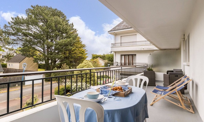 Quimiac Apartment | Studio avec balcon, à 200m de la plage, proche commerces et restos, parking privé, lit bébé inclus