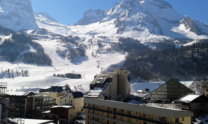 Eaux-Bonnes Apartment | Studio cabin - sleeps 4 - facing the slopes with balcony - south-west exposure