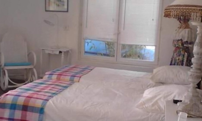 Anatole France Apartment | Studio-Comfort-Private Bathroom