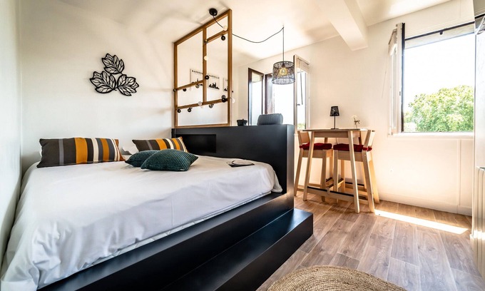 Brive-la-Gaillarde Apartment | ★ Studio Contemporain ★ Ascenseur ★ Parking ★ Vue Corrèze