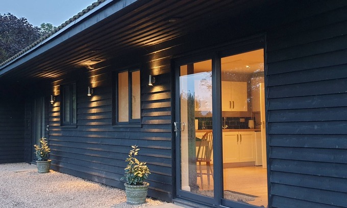 Grimsby Cottage | Studio Cottage in Lincolnshire, The Chicken Coop, close to Cleethorpes Beach