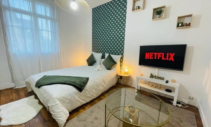Sartrouville Apartment | 🌟 STUDIO ESCALE🌟 20 min from Paris, 200m from RER A station