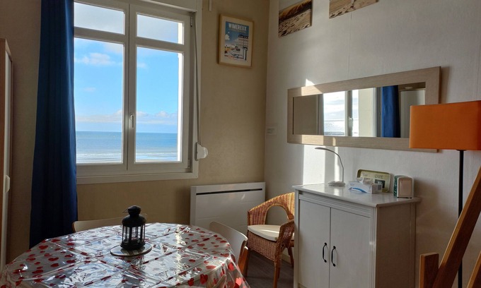Wimereux Apartment | Studio, face sea, in residence of style "belle époque" on the breakwater of Wimereux