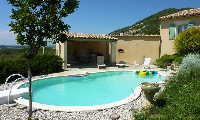 Venterol Apartment | Studio flat and swimming pool, surrounded by vines in the heart of Provence