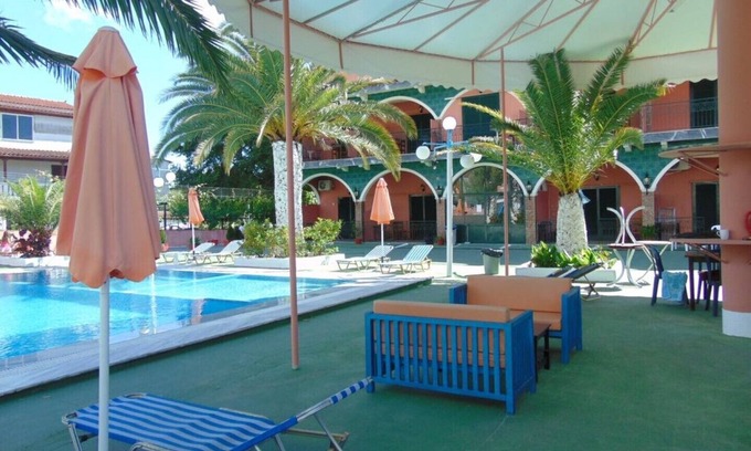 Vassilatika Apartment | Studio for 5 with shared Pool, near AQUALAND WATER PARK