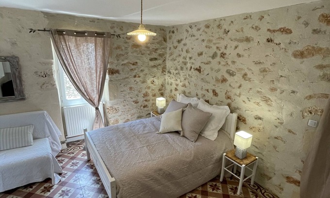 Parignargues Apartment | Studio