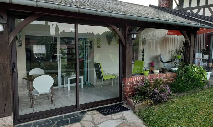 Longueville-sur-Scie Apartment | Studio gite for vacations or travel