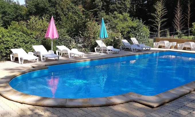 Domme Apartment | Studio in Dordogne for 2 people with Terrace + pool near Sarlat