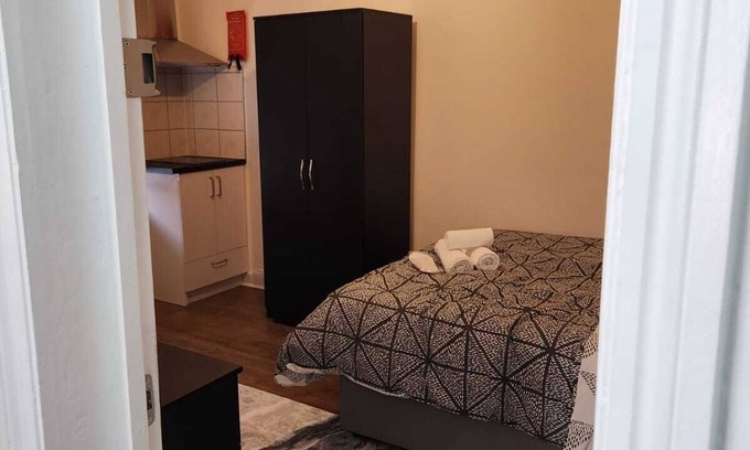 Stone Apartment | Studio in Greenhithe